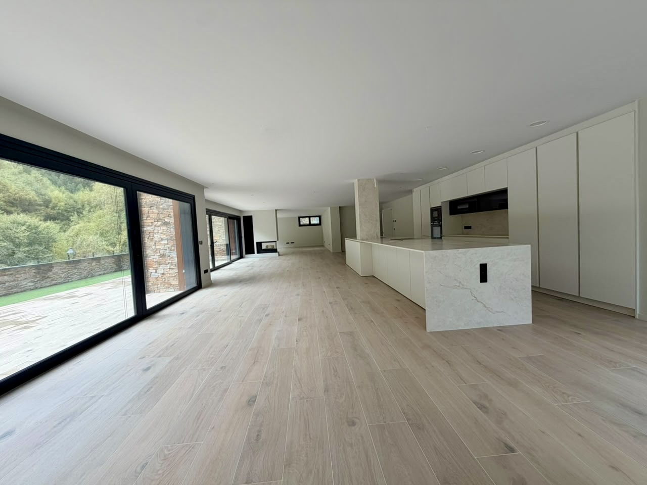 Espai, llum i cuina oberta en un habitatge finalitzat de Pal 1550